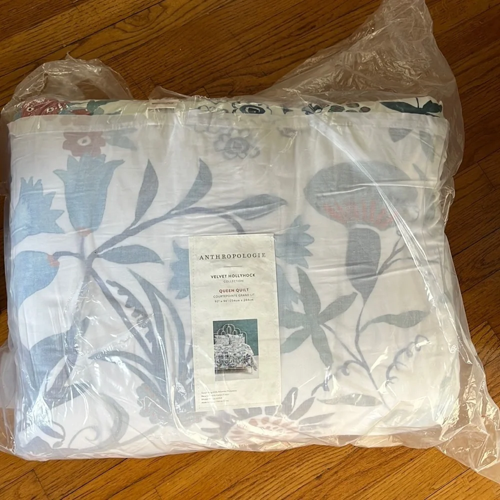 Anthropologie Velvet Hollyhock Quilt Queen with shams NWT